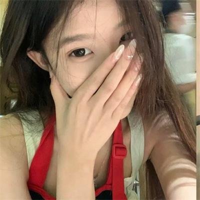 泡沫欢腾的香槟美酒